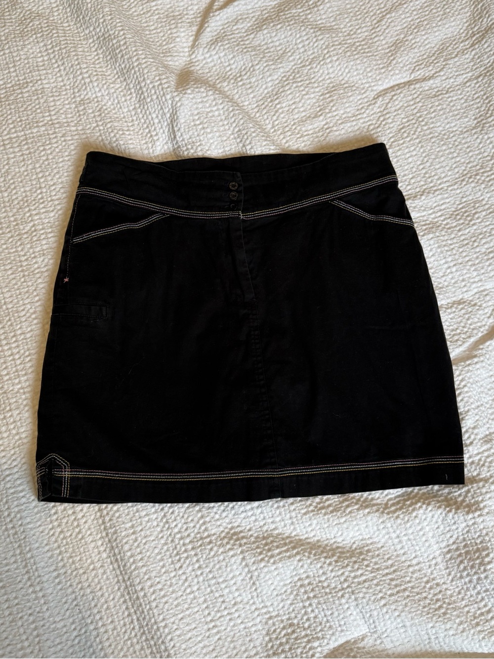 Retro Black Women's Skort with Contrast Stitching